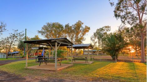 Cunnamulla Tourist Park picnic shelters